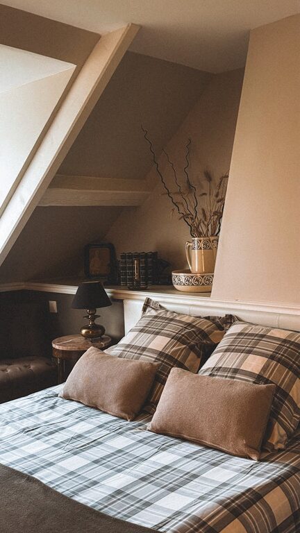 Odmień swoją sypialnię niskim kosztem – praktyczne porady